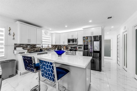 House in Palmetto Bay, Florida 3 bedrooms, 190.17 sq.m. № 1747857 - photo 11