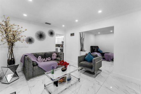 House in Palmetto Bay, Florida 3 bedrooms, 190.17 sq.m. № 1747857 - photo 8