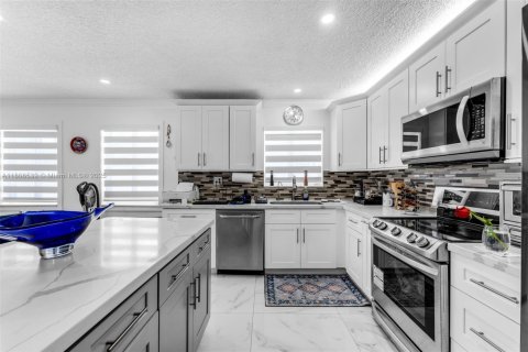 House in Palmetto Bay, Florida 3 bedrooms, 190.17 sq.m. № 1747857 - photo 10