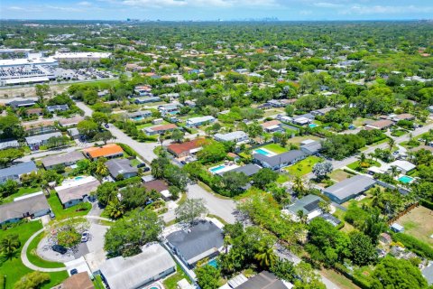 House in Palmetto Bay, Florida 3 bedrooms, 190.17 sq.m. № 1747857 - photo 30
