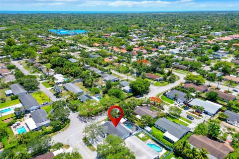 House in Palmetto Bay, Florida 3 bedrooms, 190.17 sq.m. № 1747857 - photo 27