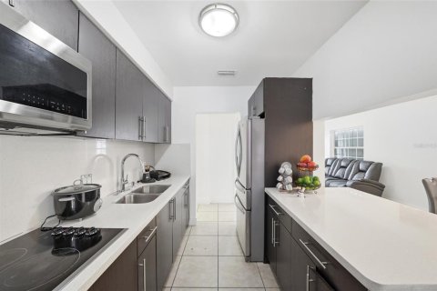Villa ou maison à vendre à Hialeah, Floride: 3 chambres, 105.63 m2 № 2148202 - photo 11