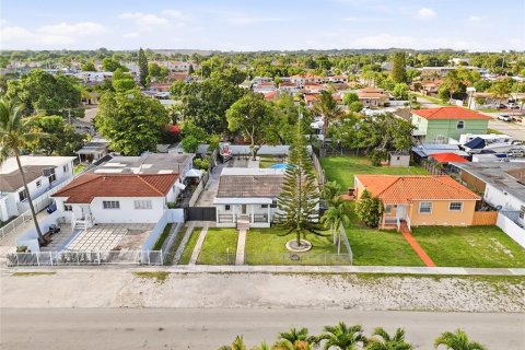 Villa ou maison à vendre à Hialeah, Floride: 3 chambres, 105.63 m2 № 2148202 - photo 30