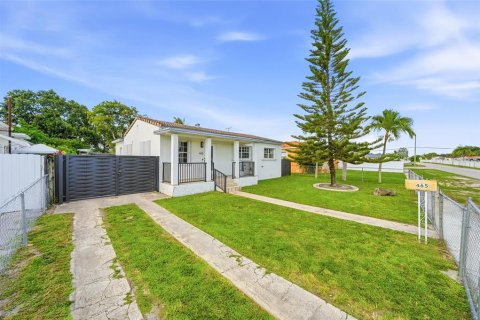 Villa ou maison à vendre à Hialeah, Floride: 3 chambres, 105.63 m2 № 2148202 - photo 2