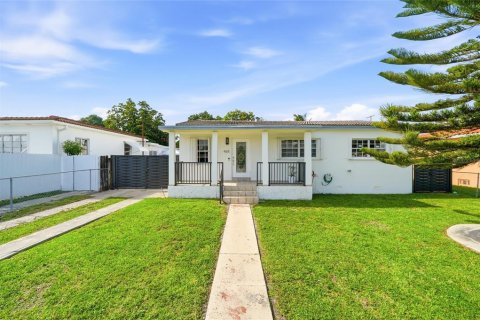 Villa ou maison à Hialeah, Floride 3 chambres, 105.63 m2 № 2148202