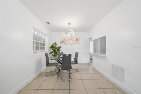 Villa ou maison à vendre à Hialeah, Floride: 3 chambres, 105.63 m2 № 2148202 - photo 7