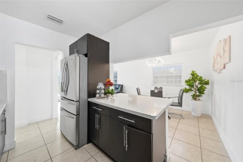 Villa ou maison à vendre à Hialeah, Floride: 3 chambres, 105.63 m2 № 2148202 - photo 10