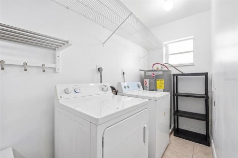 Villa ou maison à vendre à Hialeah, Floride: 3 chambres, 105.63 m2 № 2148202 - photo 18