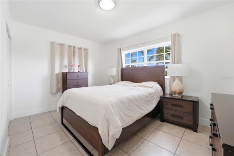 Villa ou maison à vendre à Hialeah, Floride: 3 chambres, 105.63 m2 № 2148202 - photo 12
