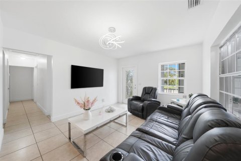 Villa ou maison à vendre à Hialeah, Floride: 3 chambres, 105.63 m2 № 2148202 - photo 5
