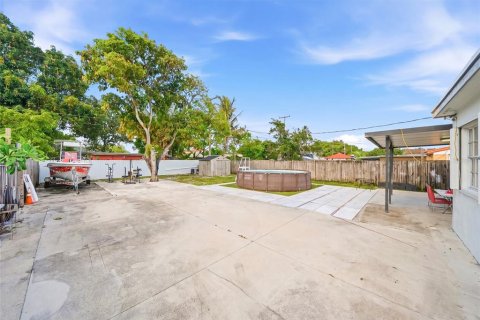 Villa ou maison à vendre à Hialeah, Floride: 3 chambres, 105.63 m2 № 2148202 - photo 25