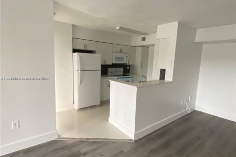 Appartement à louer à Miami, Floride: 2 chambres, 82.4 m2 № 1964421 - photo 12