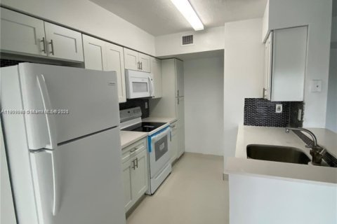 Appartement à louer à Miami, Floride: 2 chambres, 82.4 m2 № 1964421 - photo 6