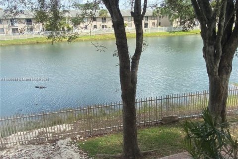 Appartement à louer à Miami, Floride: 2 chambres, 82.4 m2 № 1964421 - photo 17