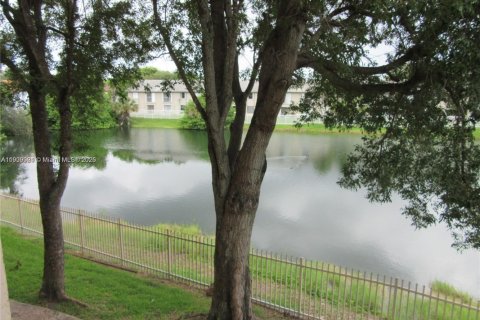 Appartement à louer à Miami, Floride: 2 chambres, 82.4 m2 № 1964421 - photo 4