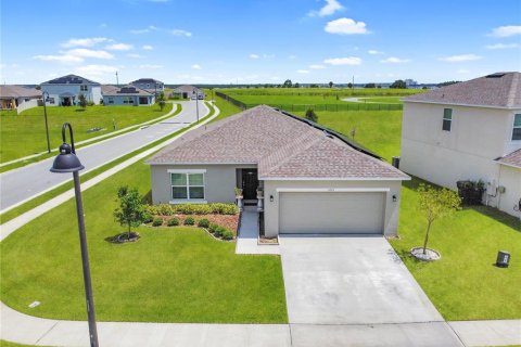 House in Davenport, Florida 3 bedrooms, 141.21 sq.m. № 1905826 - photo 1
