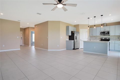 House in Davenport, Florida 3 bedrooms, 141.21 sq.m. № 1905826 - photo 12