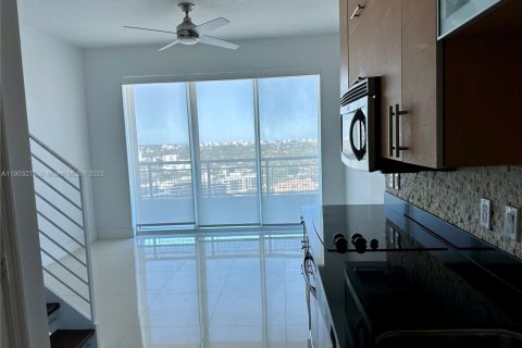 Copropriété à louer à Miami, Floride: 1 chambre, 59.27 m2 № 1954306 - photo 1