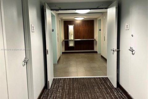 Copropriété à louer à Miami, Floride: 1 chambre, 59.27 m2 № 1954306 - photo 15