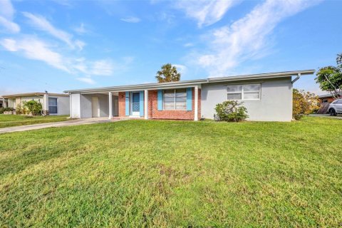 House in Port Charlotte, Florida 2 bedrooms, 81.75 sq.m. № 1817871 - photo 5