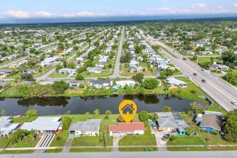 House in Port Charlotte, Florida 2 bedrooms, 81.75 sq.m. № 1817871 - photo 9