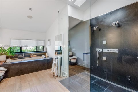 Villa ou maison à vendre à Miami, Floride: 5 chambres, 346.06 m2 № 1788851 - photo 22