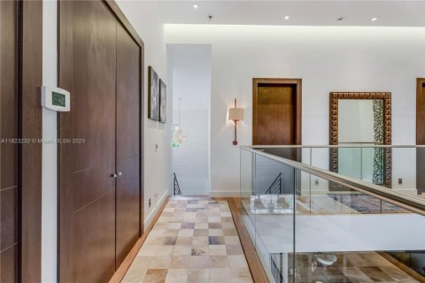 Villa ou maison à vendre à Miami, Floride: 5 chambres, 346.06 m2 № 1788851 - photo 15