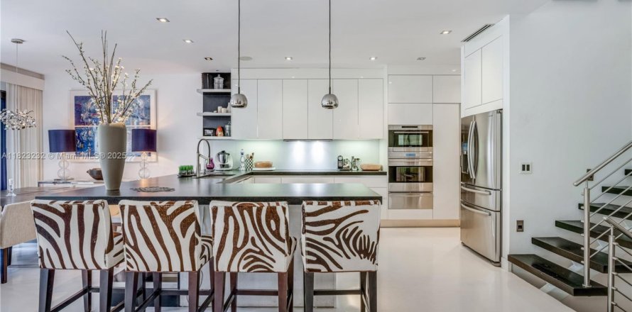 Villa ou maison à Miami, Floride 5 chambres, 346.06 m2 № 1788851