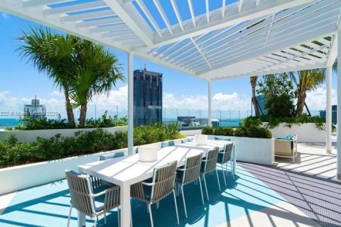 Condominio en venta en Miami, Florida, 1 dormitorio, 79.15 m2 № 1935719 - foto 12