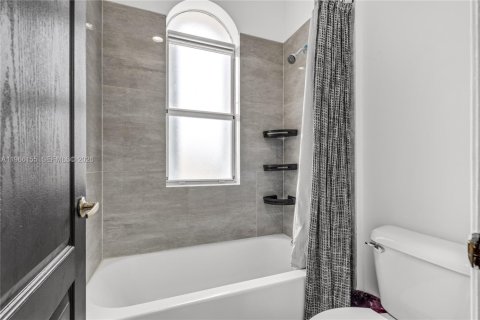 Casa en venta en Homestead, Florida, 5 dormitorios, 253.25 m2 № 2027908 - foto 28