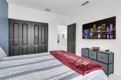 Casa en venta en Homestead, Florida, 5 dormitorios, 253.25 m2 № 2027908 - foto 30