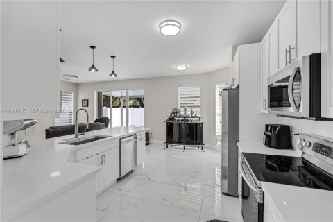 Casa en venta en Homestead, Florida, 5 dormitorios, 253.25 m2 № 2027908 - foto 10