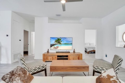 House in Orlando, Florida 2 bedrooms, 143.07 sq.m. № 1866354 - photo 5