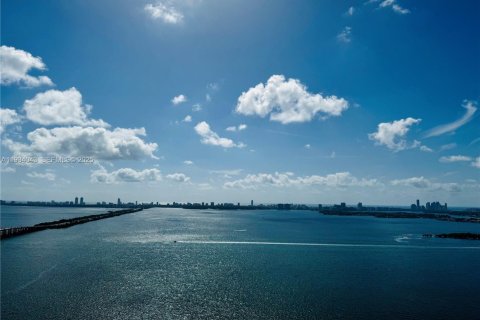 Condominio en venta en Miami, Florida, 2 dormitorios, 110.18 m2 № 1992779 - foto 1