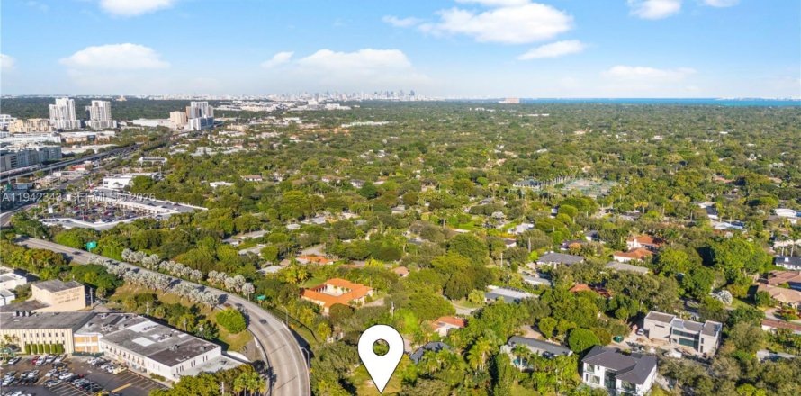 Terreno en Pinecrest, Florida № 1999937