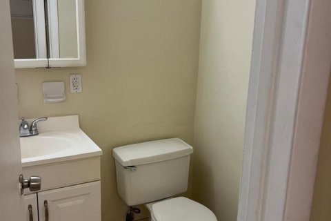Condo in Pompano Beach, Florida, 1 bedroom  № 2293509 - photo 11