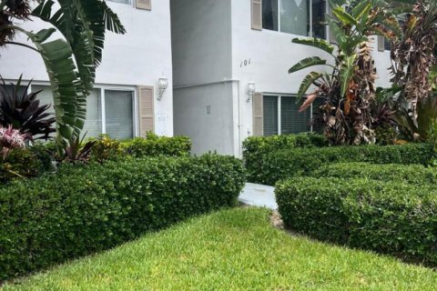 Condo in Pompano Beach, Florida, 1 bedroom  № 2293509 - photo 3
