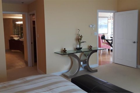 Снять в аренду кондоминиум в Лонгбоут-Ки, Флорида 3 спальни, 258.27м2, № 1776953 - фото 13
