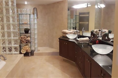 Снять в аренду кондоминиум в Лонгбоут-Ки, Флорида 3 спальни, 258.27м2, № 1776953 - фото 14