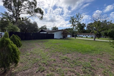 House in Apopka, Florida 4 bedrooms, 156.26 sq.m. № 2116292 - photo 7