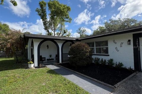 House in Apopka, Florida 4 bedrooms, 156.26 sq.m. № 2116292 - photo 2