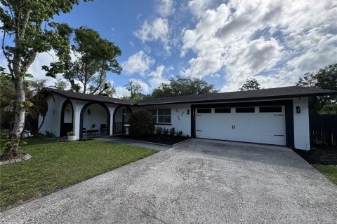 House in Apopka, Florida 4 bedrooms, 156.26 sq.m. № 2116292 - photo 5
