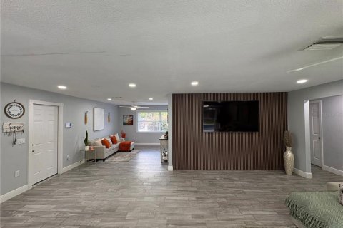 House in Apopka, Florida 4 bedrooms, 156.26 sq.m. № 2116292 - photo 21