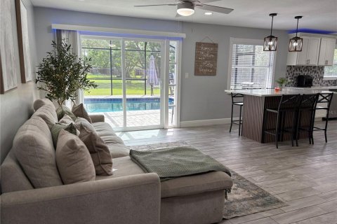House in Apopka, Florida 4 bedrooms, 156.26 sq.m. № 2116292 - photo 16