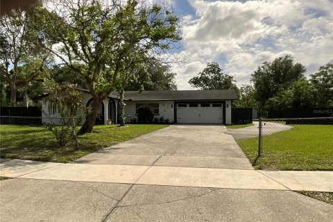 House in Apopka, Florida 4 bedrooms, 156.26 sq.m. № 2116292 - photo 12