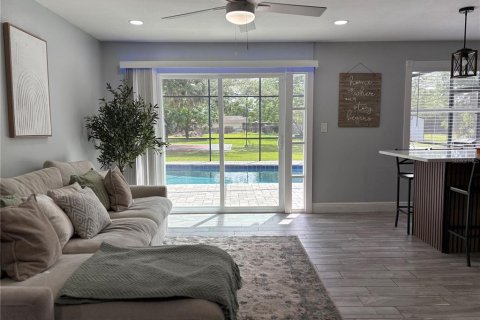 House in Apopka, Florida 4 bedrooms, 156.26 sq.m. № 2116292 - photo 17