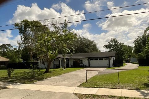 House in Apopka, Florida 4 bedrooms, 156.26 sq.m. № 2116292 - photo 3