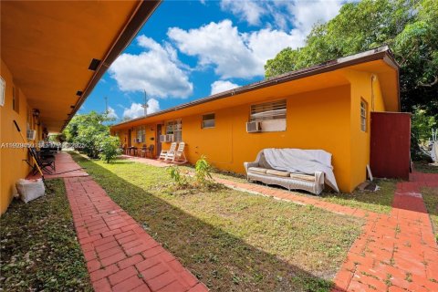 Commercial property in Hallandale Beach, Florida № 1987785 - photo 5