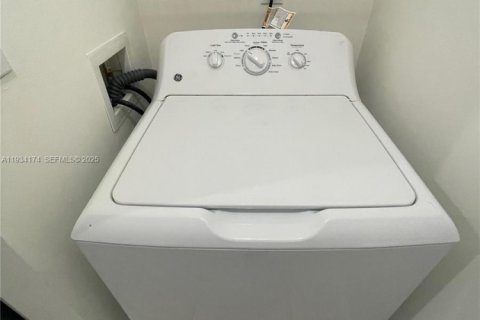 Снять в аренду кондоминиум в Майами, Флорида 3 спальни, 111.67м2, № 1992436 - фото 9