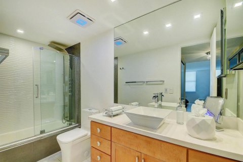 Condo in Palm Beach, Florida, 2 bedrooms  № 2169744 - photo 11